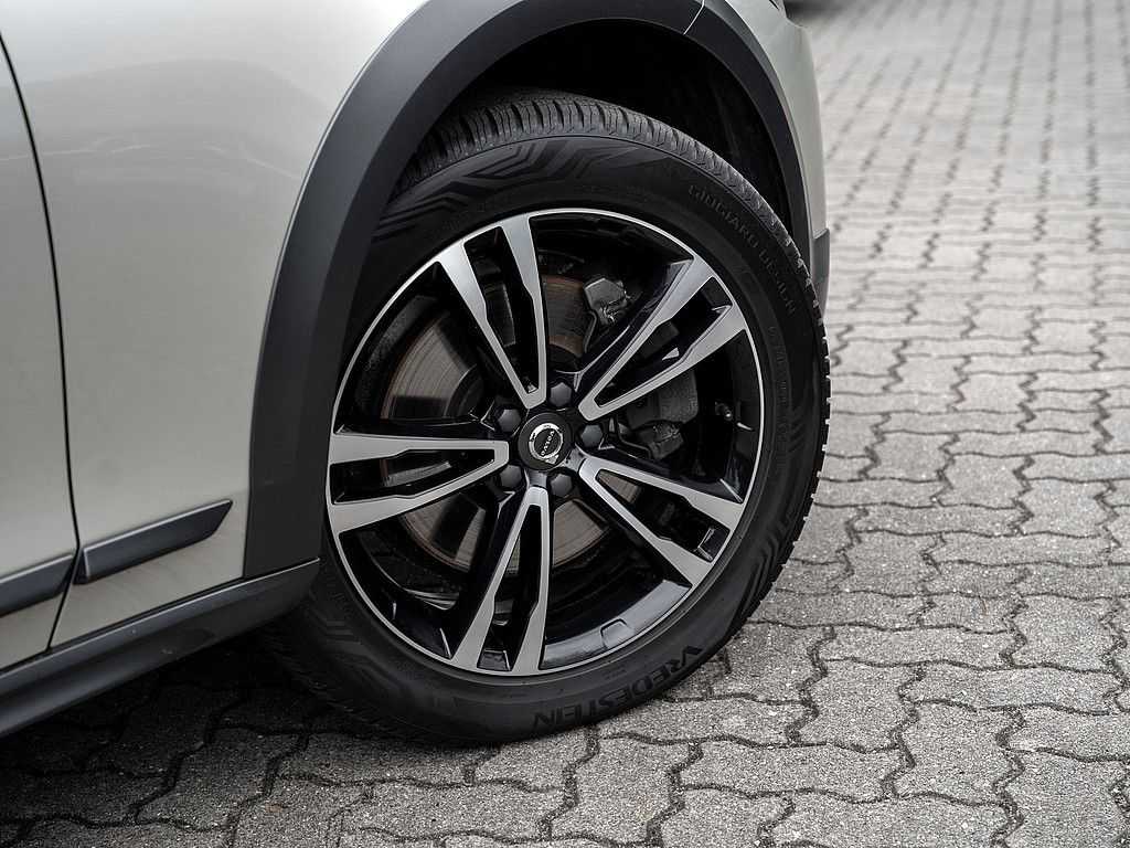 Volvo  T5 AWD Pro
