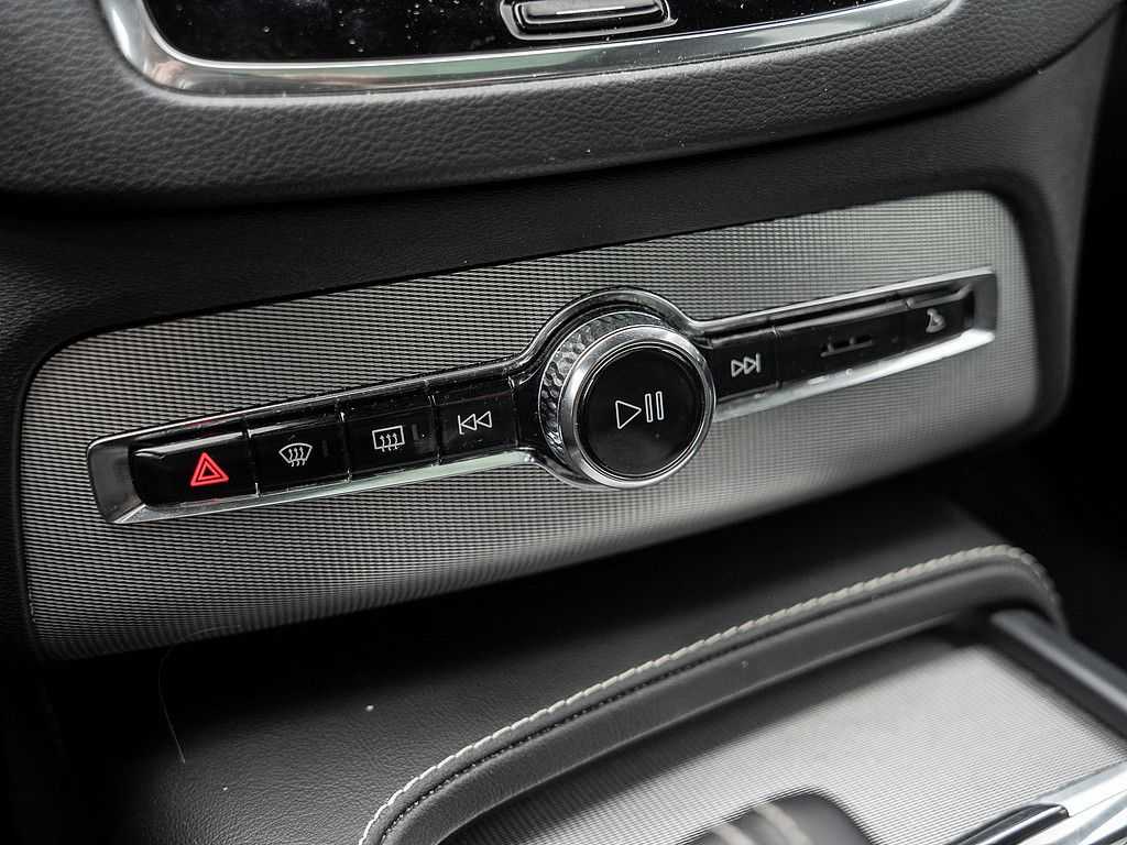 Volvo  B5 AWD R Design