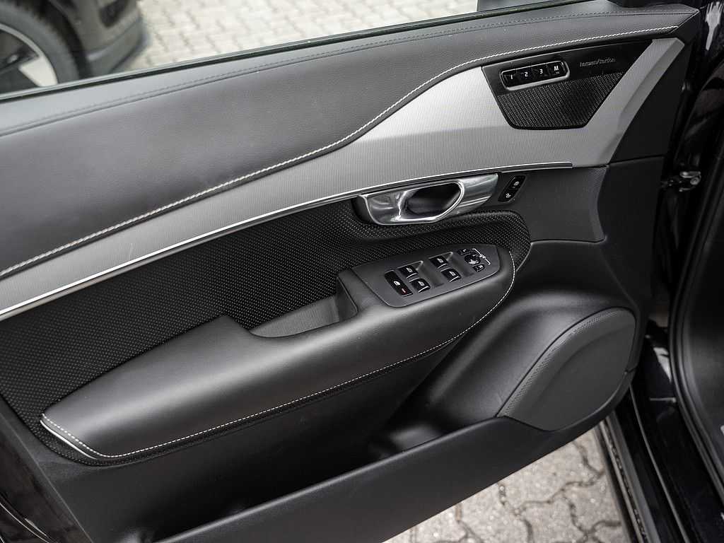 Volvo  B5 AWD R Design