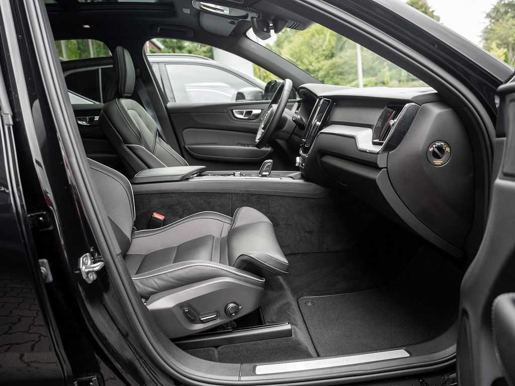 Volvo  T8 AWD R-Design