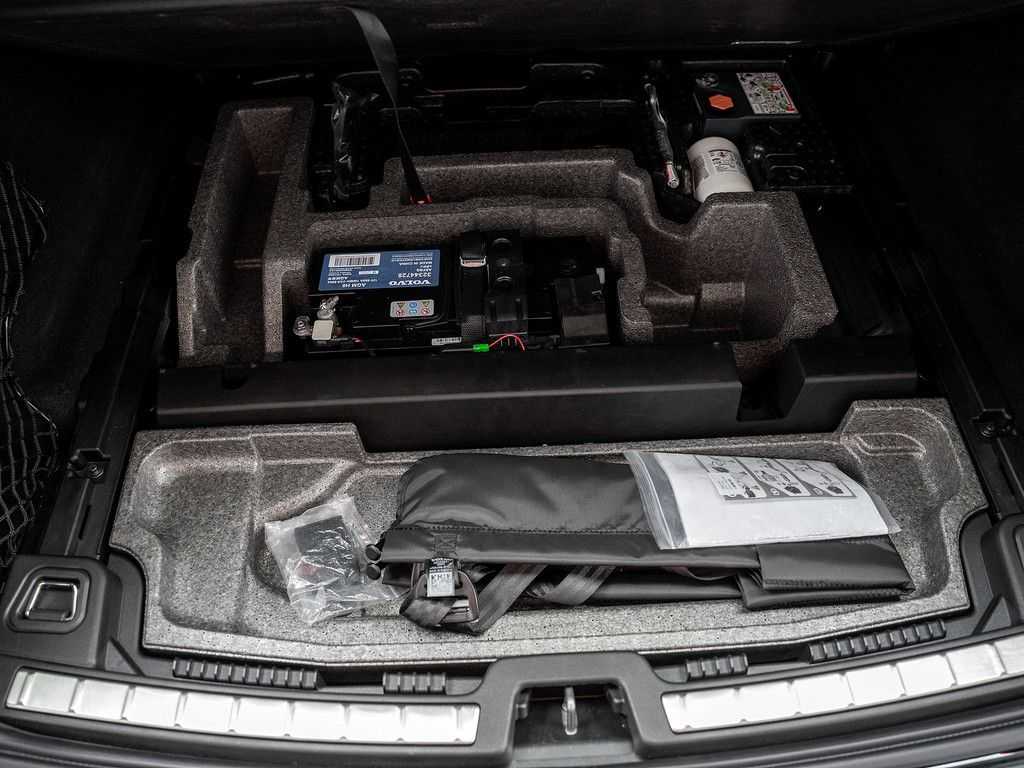 Volvo  T8 AWD R-Design