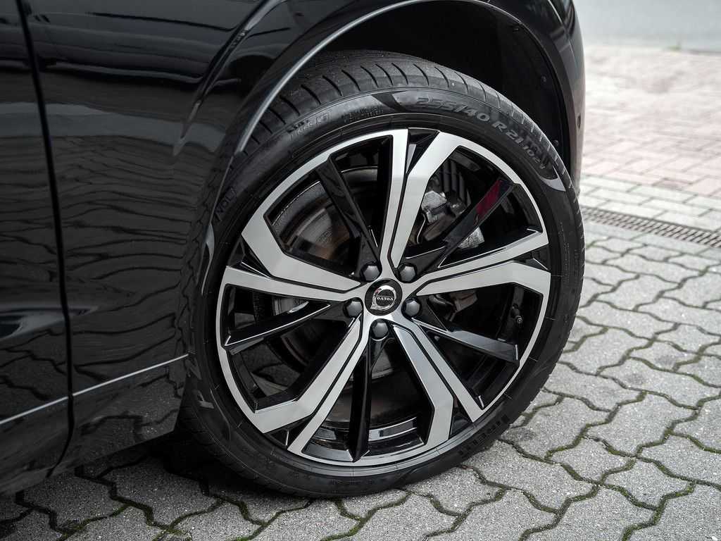 Volvo  T8 AWD R-Design