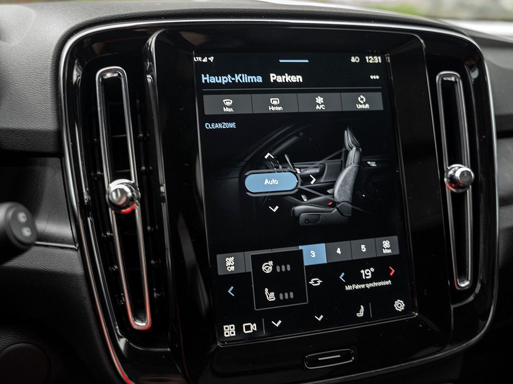 Volvo  Twin Motor Performance AWD Ultra Dark