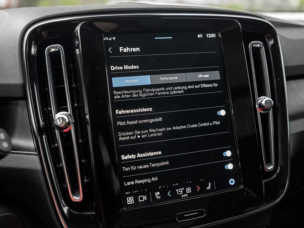 Volvo  Twin Motor Performance AWD Ultra Dark