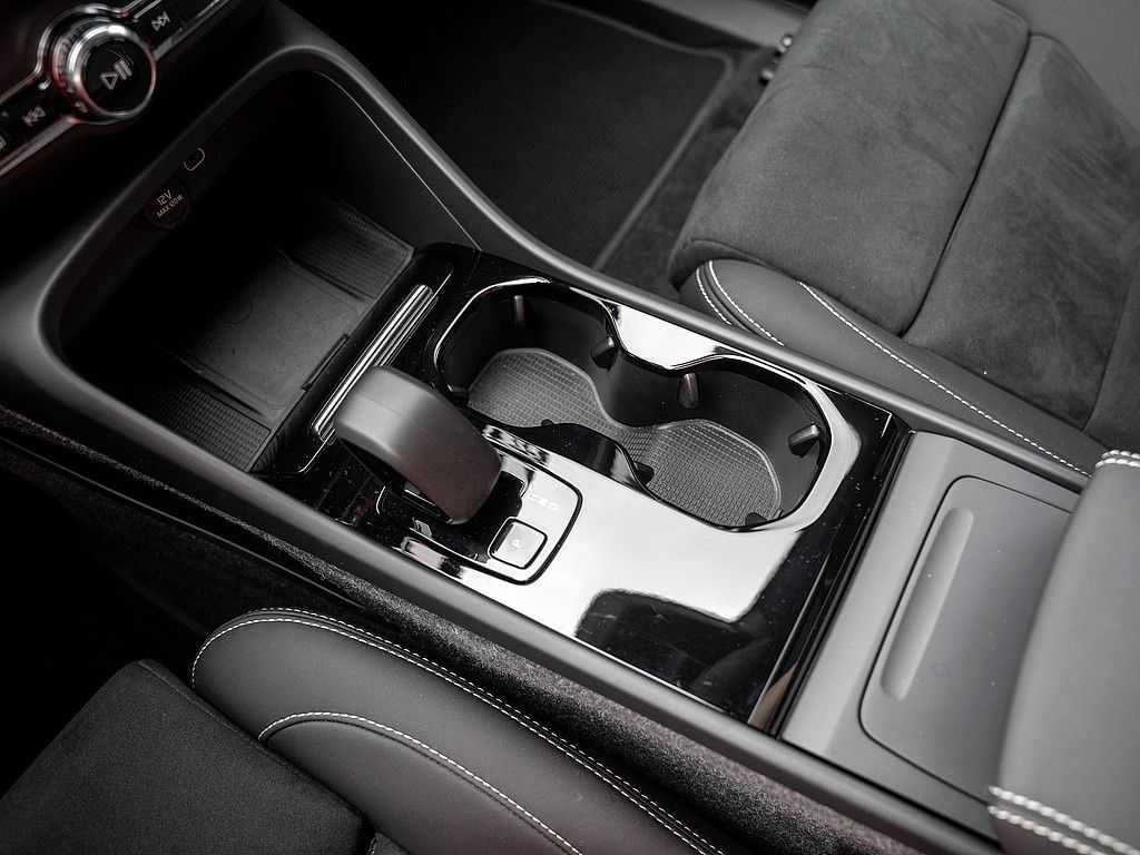 Volvo  Twin Motor Performance AWD Ultra Dark