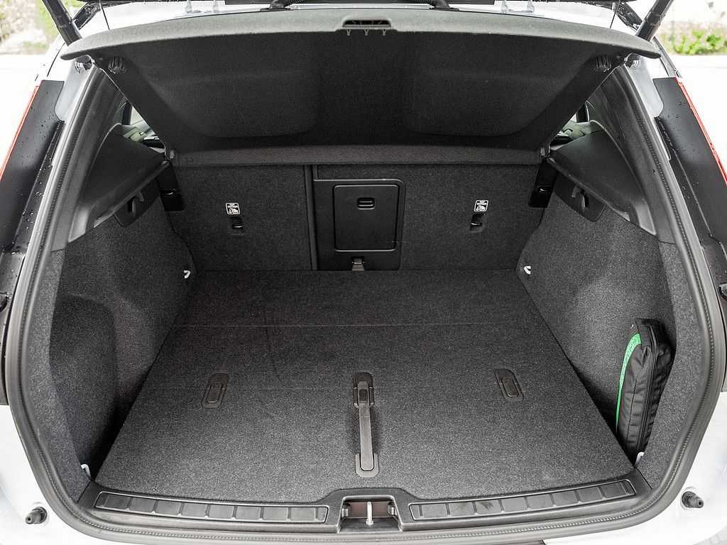 Volvo  Twin Motor Performance AWD Ultra Dark