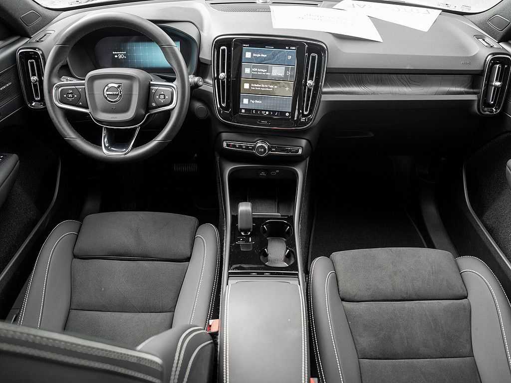 Volvo  Twin Motor Performance AWD Ultra Dark