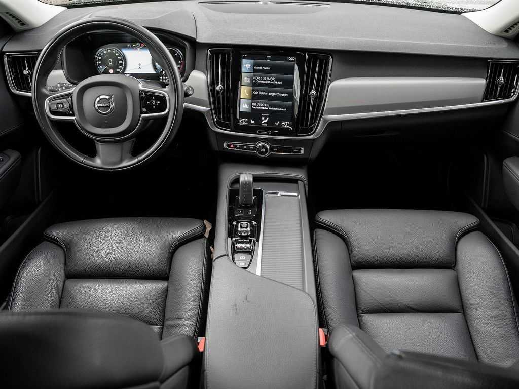 Volvo  B4 Momentum Pro LED AHK RÜCKFAHRKAMERA