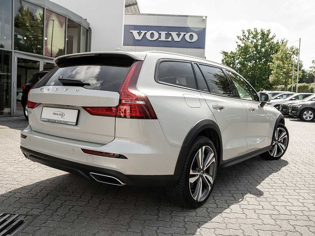 Volvo  CC Pro B5 AWD