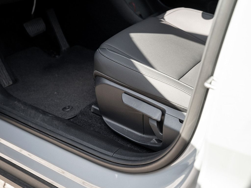 Volvo  Core 2WD Pure Electric
