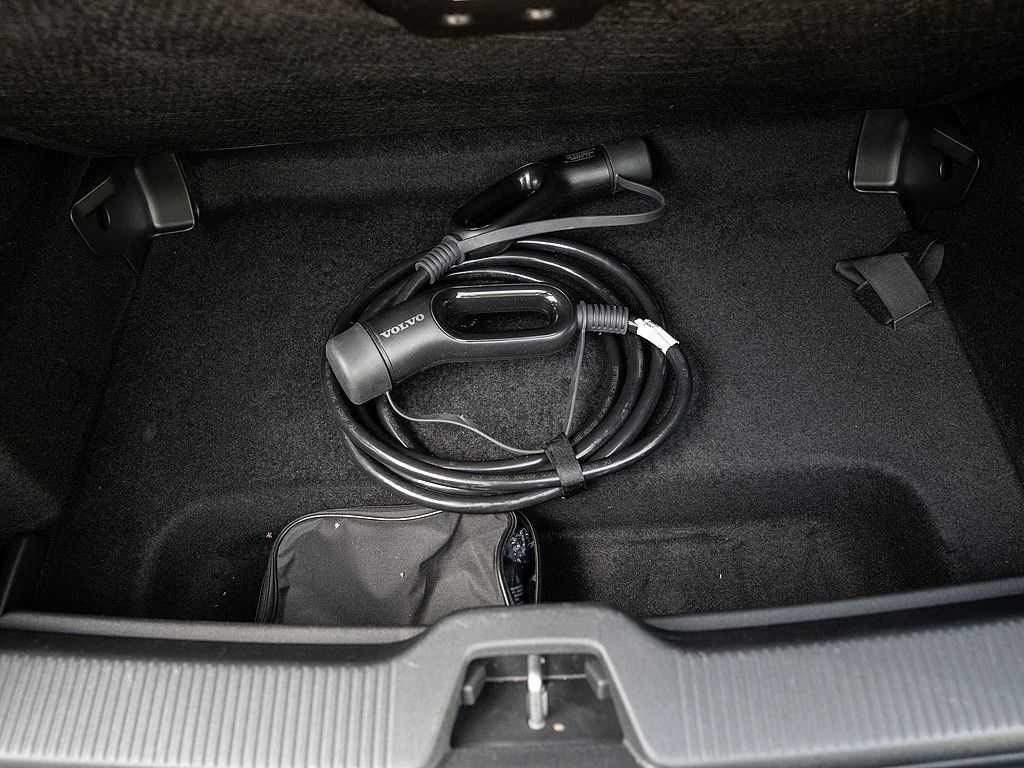 Volvo  Core 2WD Pure Electric