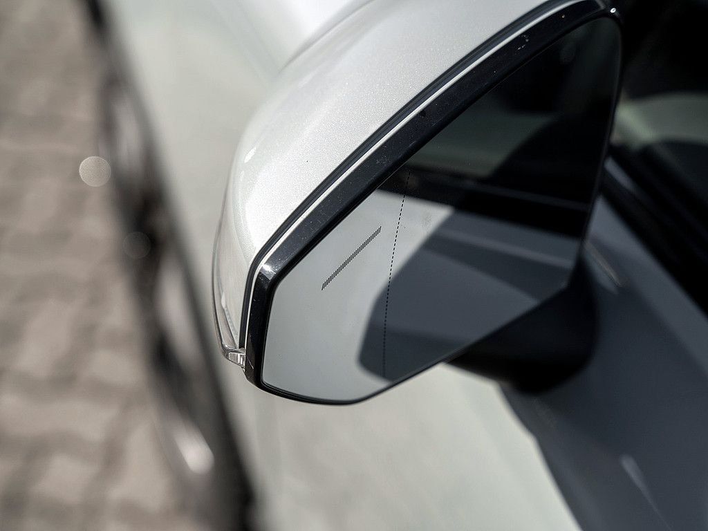 Volvo  Core 2WD Pure Electric