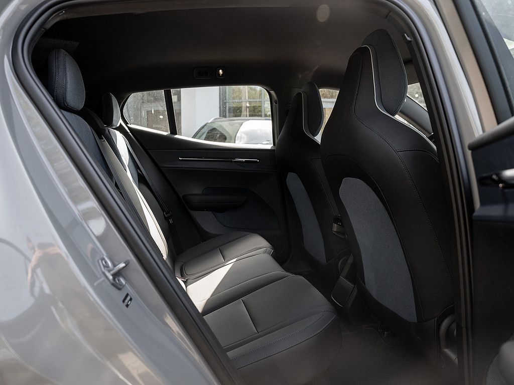 Volvo  Core 2WD Pure Electric