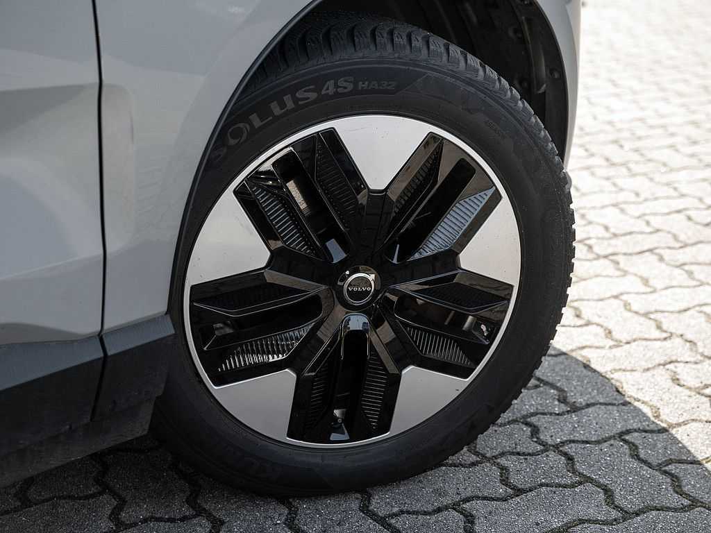 Volvo  Core 2WD Pure Electric