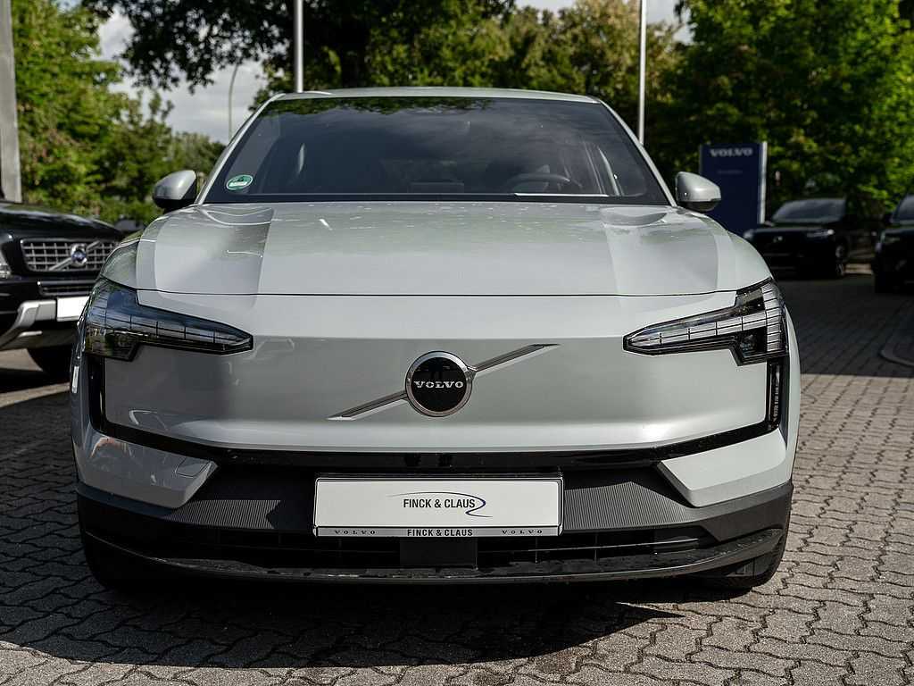Volvo  Core 2WD Pure Electric