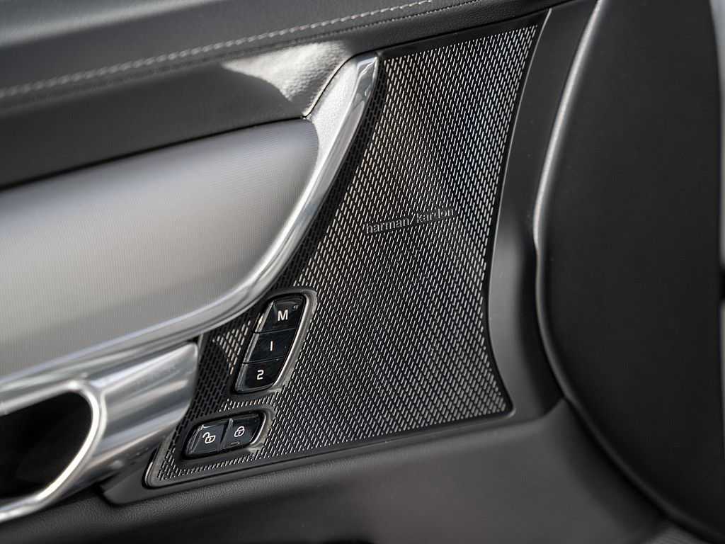 Volvo  T8 AWD Plus Dark