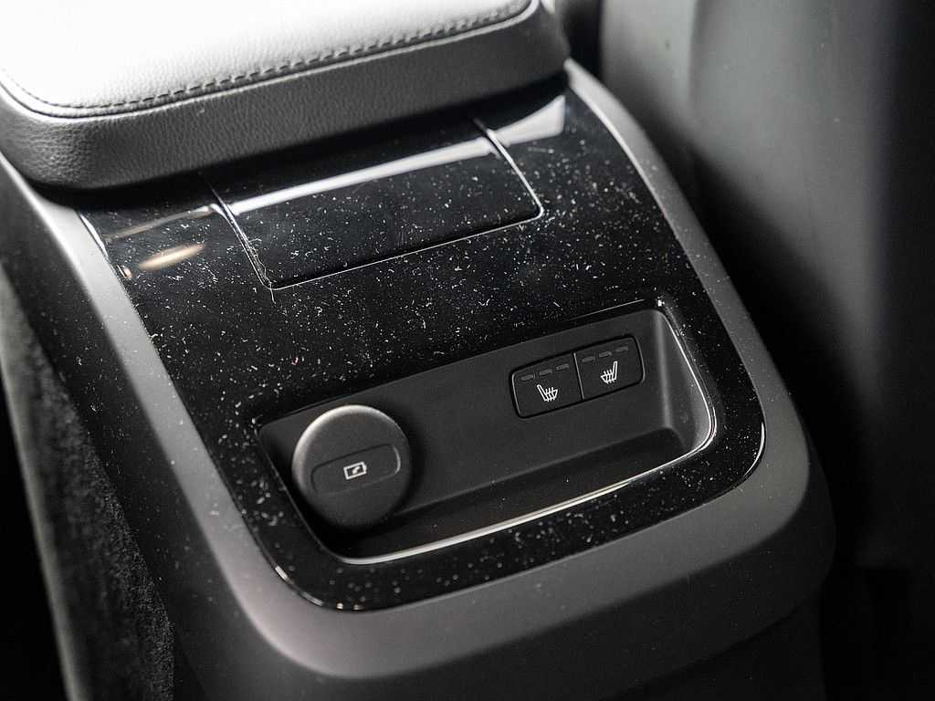 Volvo  T6 AWD Recharge Core