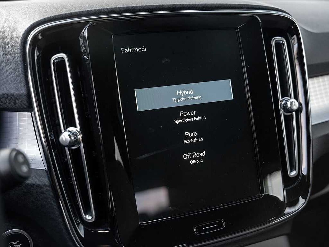 Volvo  T4 Recharge R Design Expression