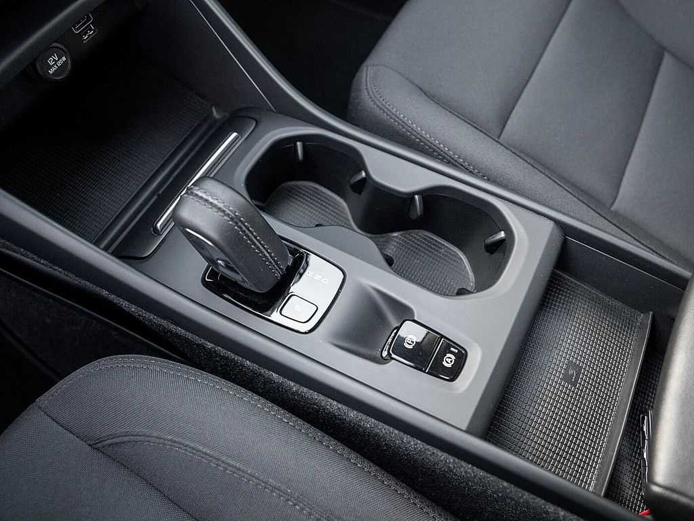 Volvo  T4 Recharge R Design Expression