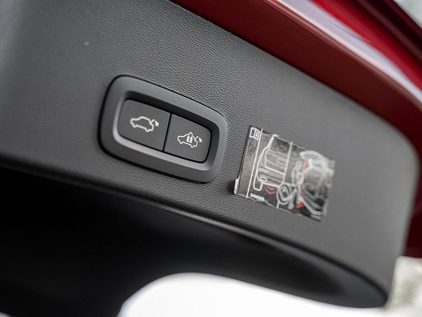 Volvo  T4 Recharge R Design Expression