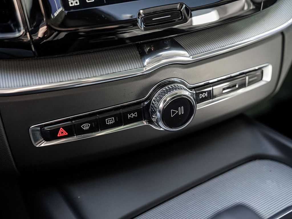 Volvo  B5 AWD Ultimate Dark