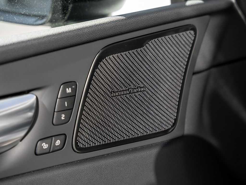 Volvo  B5 AWD Ultimate Dark