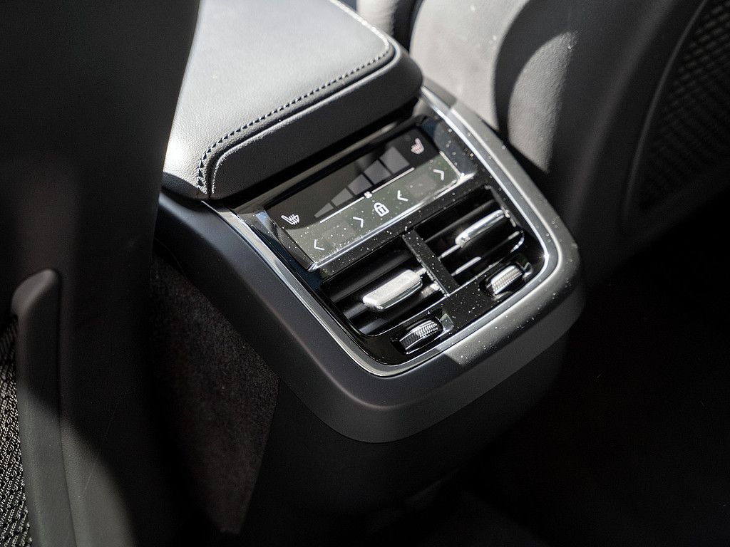 Volvo  B5 AWD Ultimate Dark