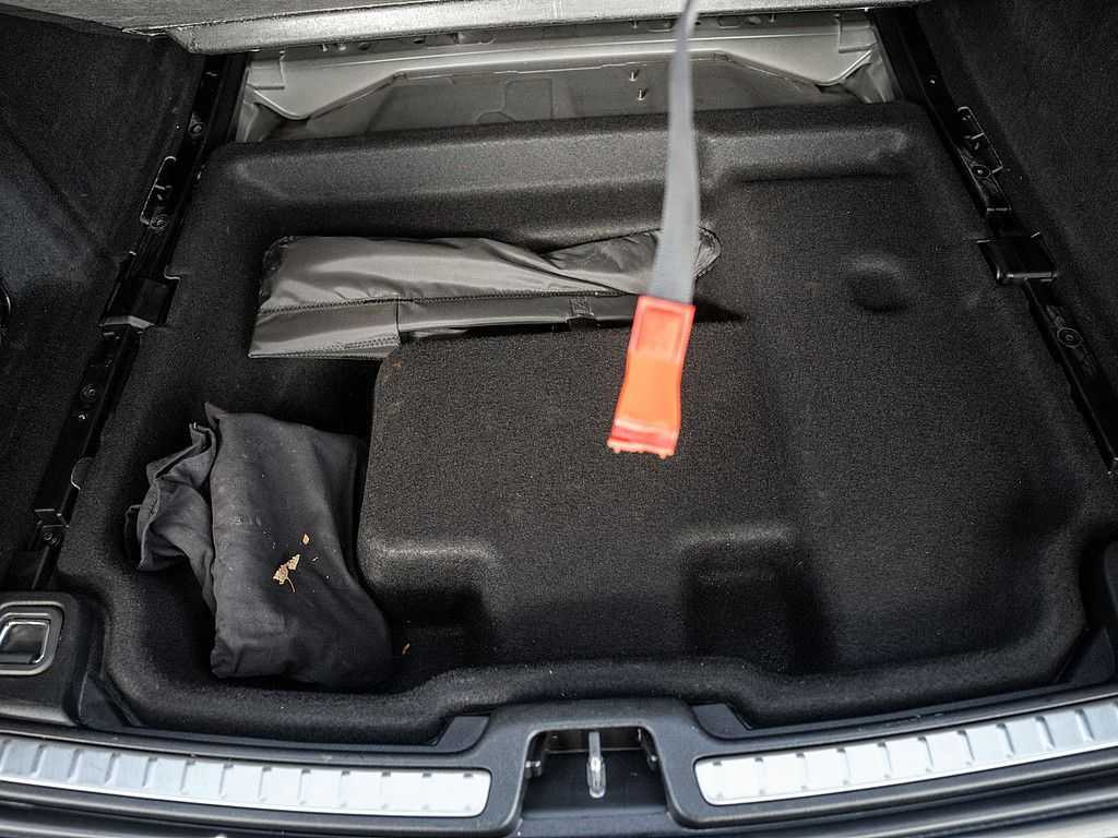 Volvo  B4 AWD Pro