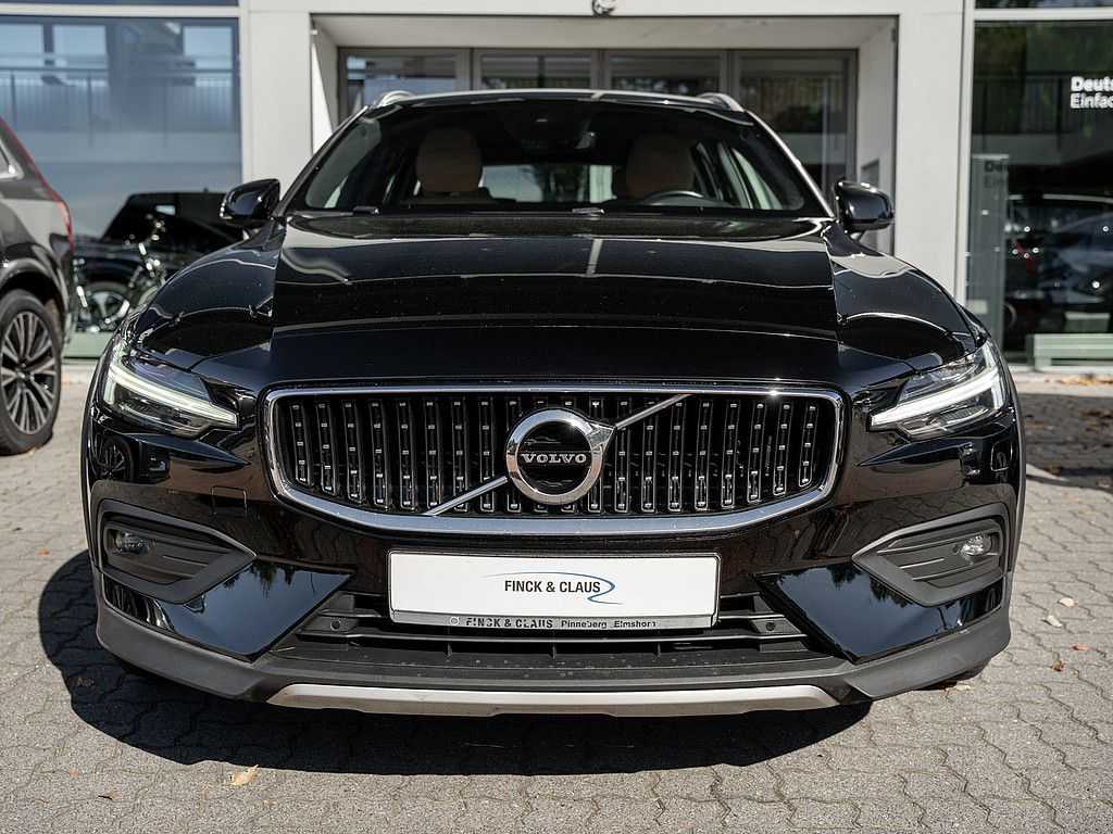 Volvo  B4 AWD Pro