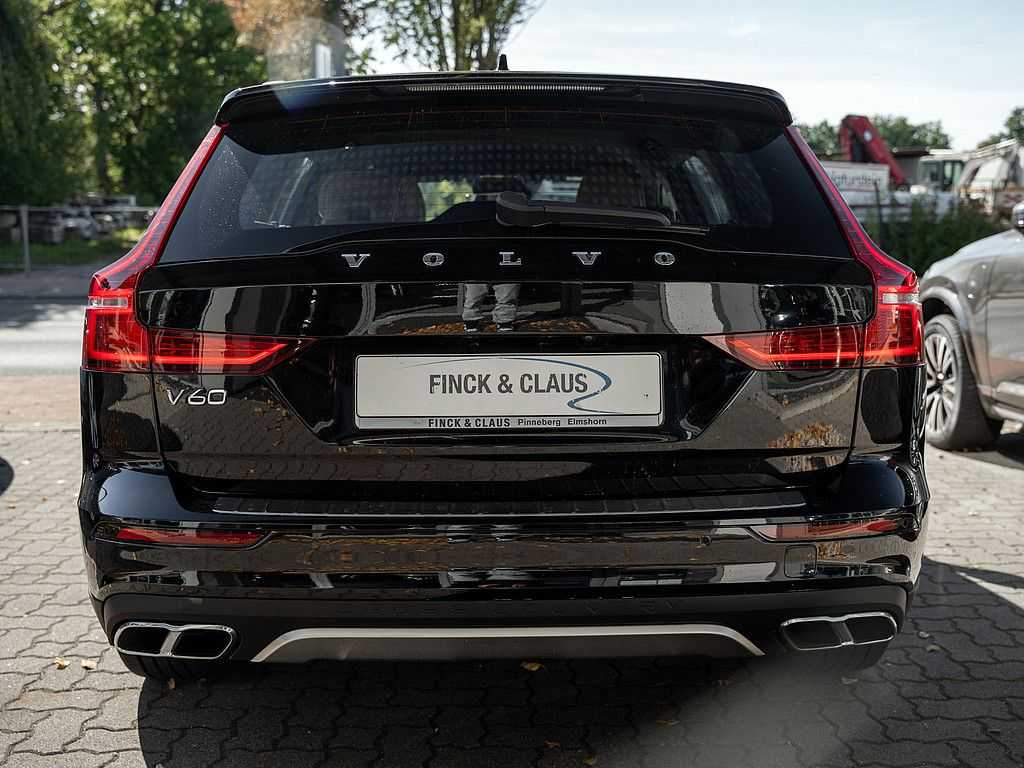 Volvo  B4 AWD Pro