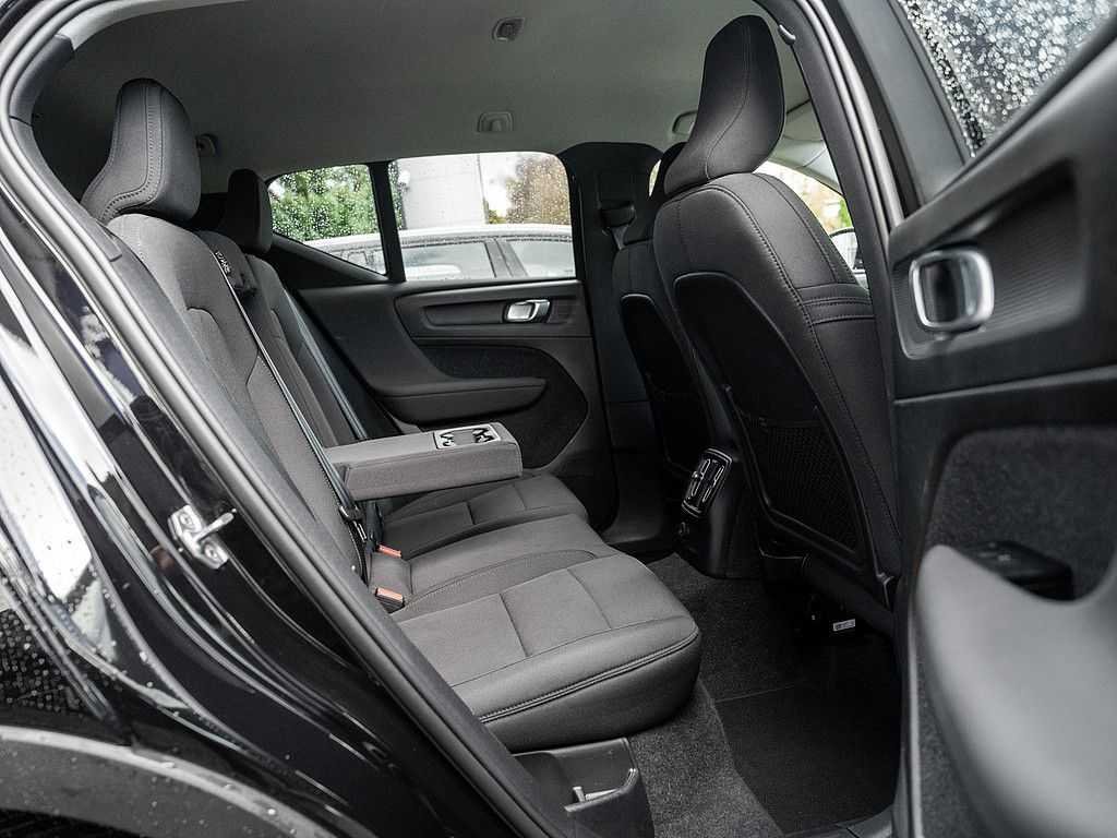 Volvo  T5 Recharge R Design Expression ACC, AHK