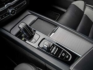Volvo  T8 AWD R-Design