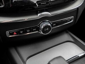 Volvo  T6 AWD Plus Dark