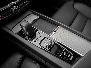 Volvo  T6 AWD Plus Dark