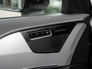 Volvo  B5 AWD R Design