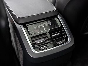 Volvo  B5 AWD R Design