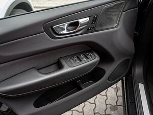 Volvo  T8 AWD R-Design