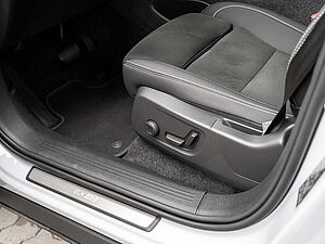 Volvo  Twin Motor Performance AWD Ultra Dark