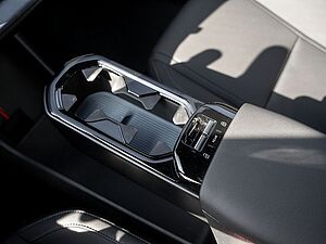 Volvo  Core 2WD Pure Electric