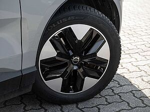 Volvo  Core 2WD Pure Electric