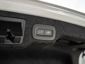 Volvo  T8 AWD Plus Dark