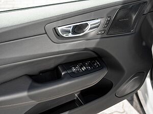 Volvo  B5 AWD Ultimate Dark
