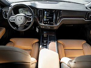Volvo  B4 AWD Pro