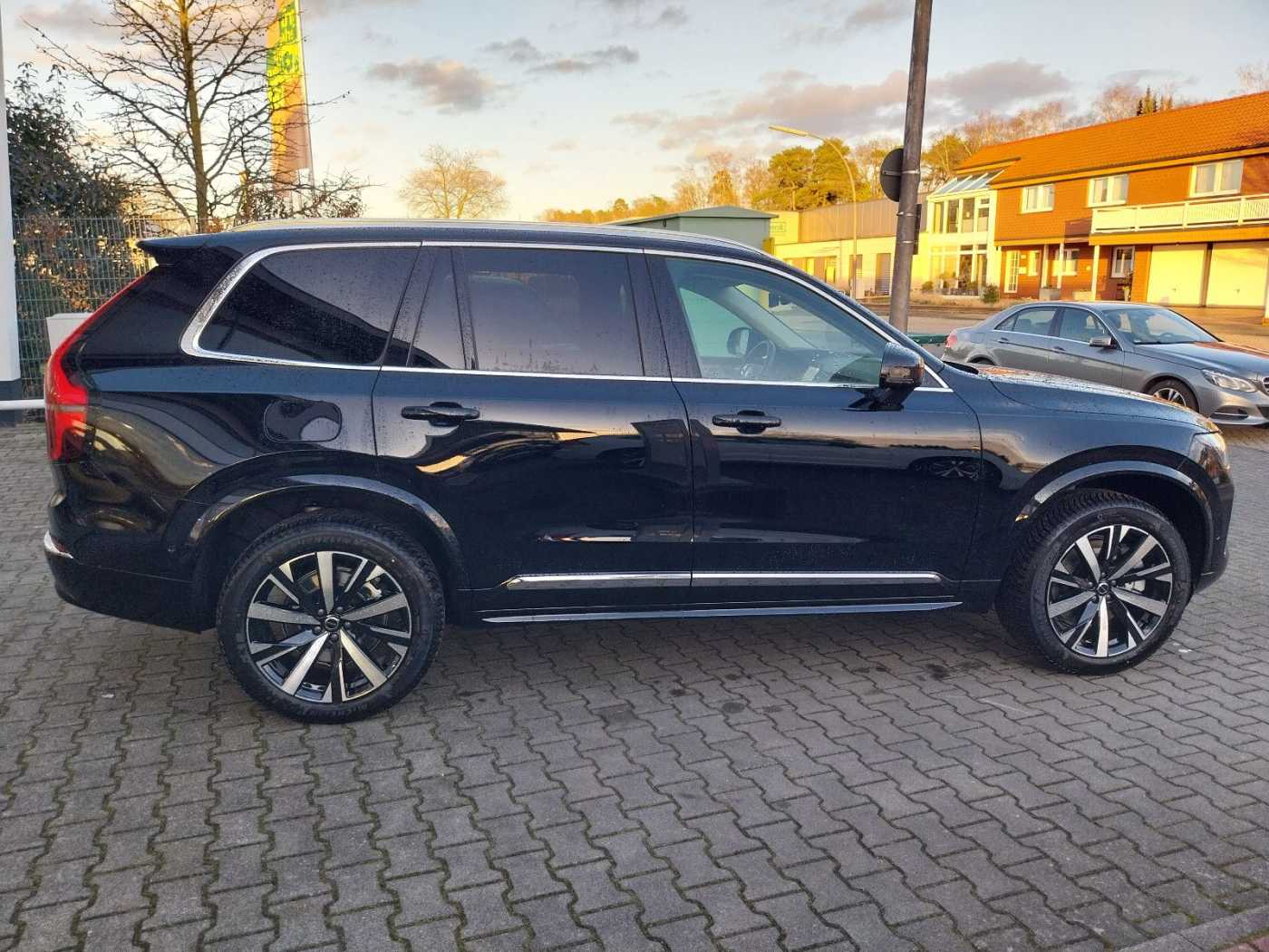 Volvo  Plus Bright Recharge Plug-In Hybrid AWD