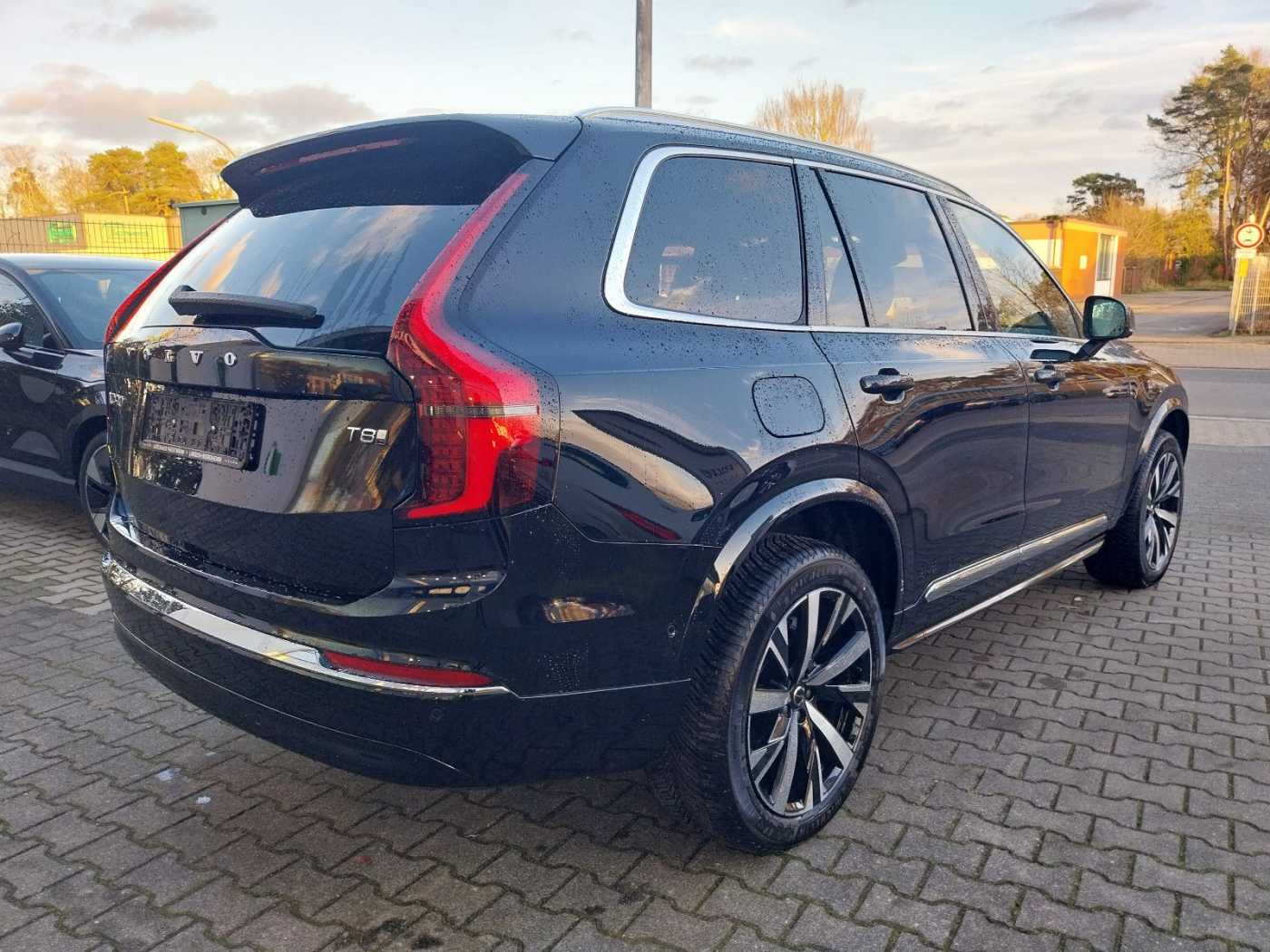Volvo  Plus Bright Recharge Plug-In Hybrid AWD