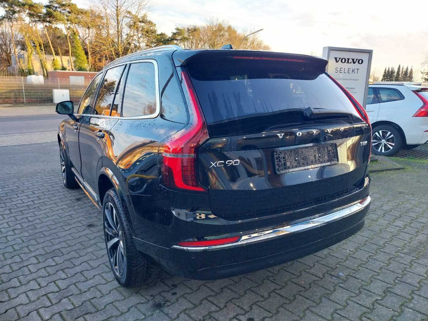 Volvo  Plus Bright Recharge Plug-In Hybrid AWD