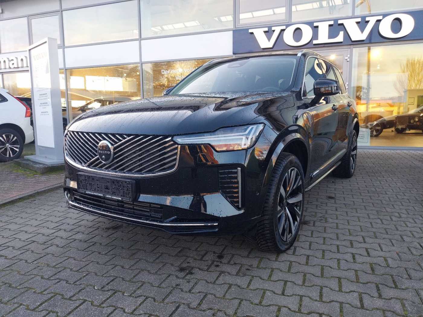 Volvo  Plus Bright Recharge Plug-In Hybrid AWD