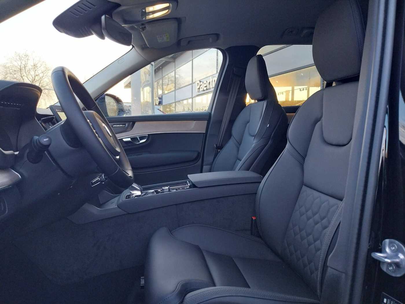 Volvo  Plus Bright Recharge Plug-In Hybrid AWD