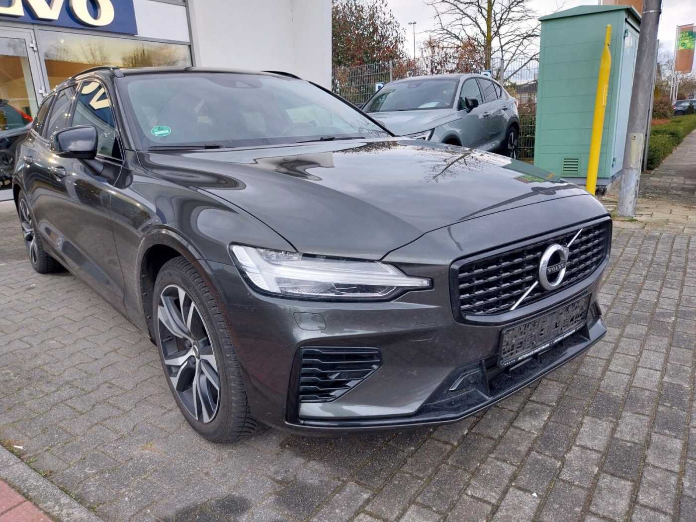 Volvo  Kombi Plus Dark Recharge Plug-In Hybrid AWD