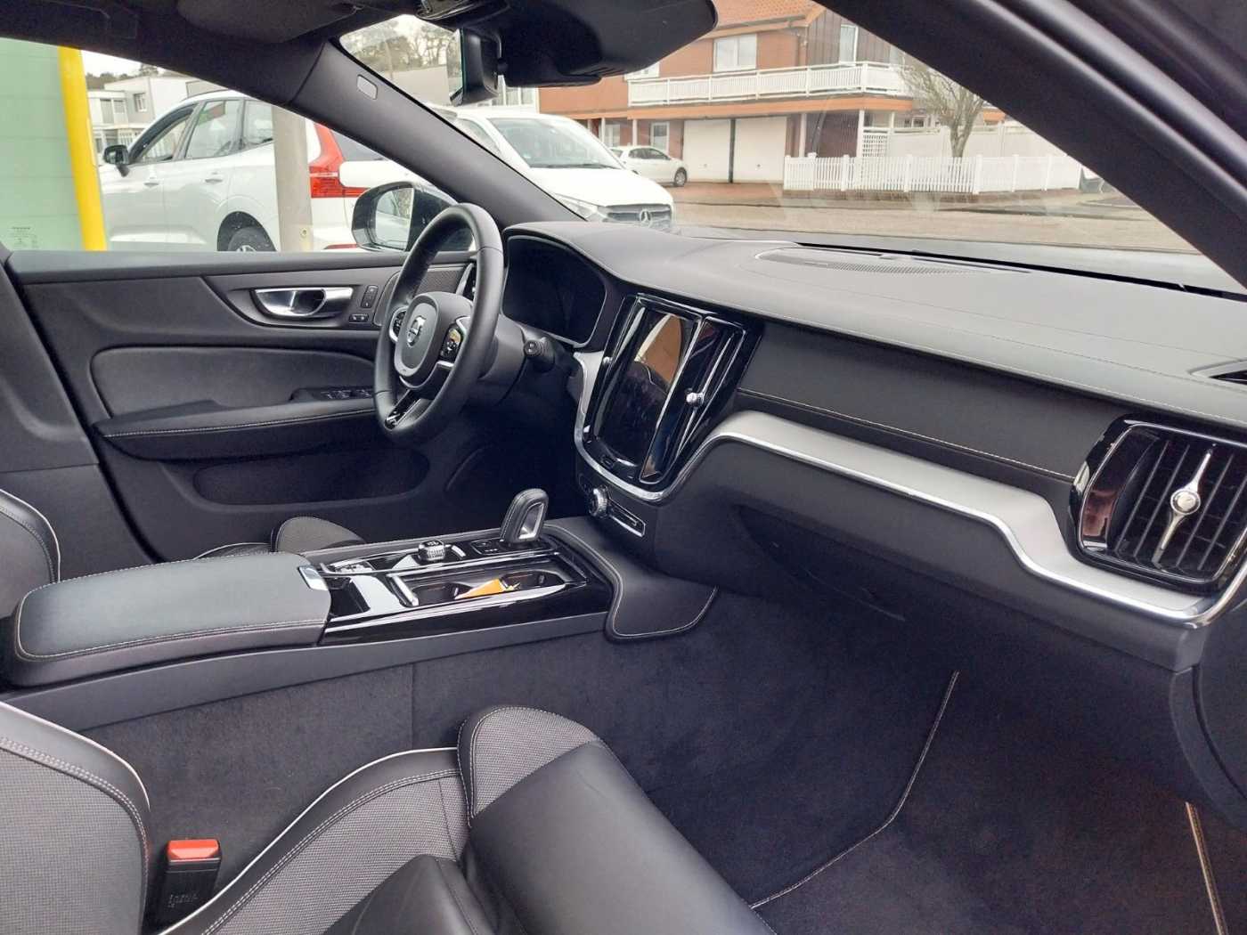 Volvo  Kombi Plus Dark Recharge Plug-In Hybrid AWD